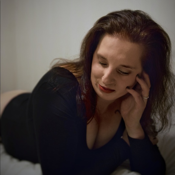 Meet your Posher, Dallis - Picture 1 of 1